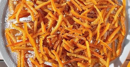 Zamiast wyrzucać, Chorwaci kroją na paski i gotują. Można jeść solo albo dodać do ciasta
