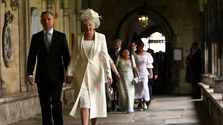 Prezydent Andrzej Duda z ma??onk? na koronacji Karola III
Polish President Andrzej Duda (L) and hiw wife Agata Kornhauser-Duda arrive to take their seats inside Westminster Abbey in central London on May 6, 2023, ahead of the coronations of Britain's King Charles III and Britain's Camilla, Queen Consort. - The set-piece coronation is the first in Britain in 70 years, and only the second in history to be televised. Charles will be the 40th reigning monarch to be crowned at the central London church since King William I in 1066. Outside the UK, he is also king of 14 other Commonwealth countries, including Australia, Canada and New Zealand. Camilla, his second wife, will be crowned queen alongside him, and be known as Queen Camilla after the ceremony. (Photo by Ben Stansall / POOL / AFP)
BEN STANSALL