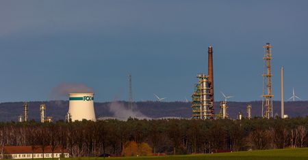 Awaria rurociągu przy polskiej granicy. "Wyciekło 200 m sześc. ropy naftowej"