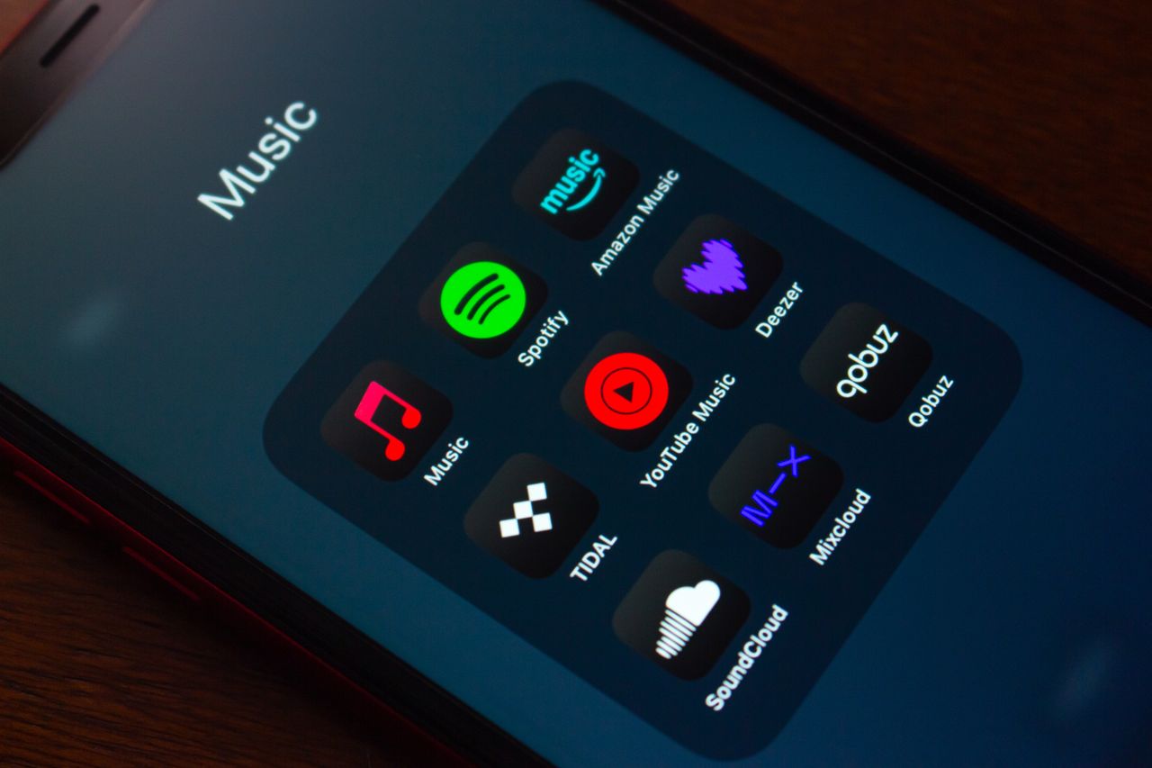 Deezer uruchomił wykrywacz AI. Sprawdzi playlisty ze Spotify i Apple Music