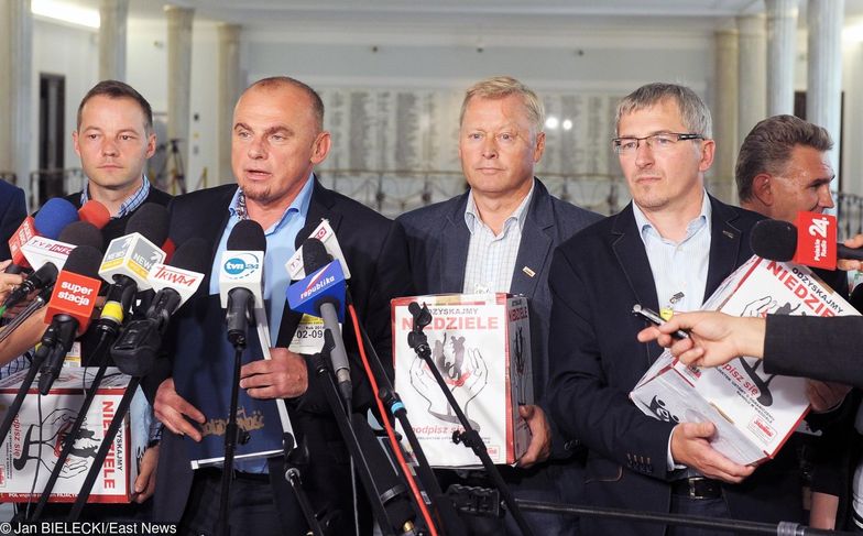 02.09.2016, Sejm. "Solidarność" składa projekt ustawy o zakasie handlu.