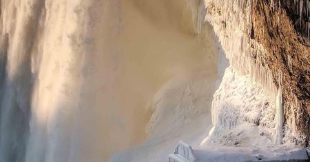 Wodospad Niagara zamarzł. Ten widok zapiera dech w piersi!