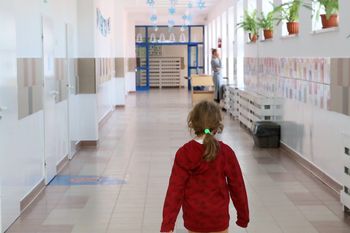 Zamieszanie wokół języków w szkołach. MEN wydało oświadczenie