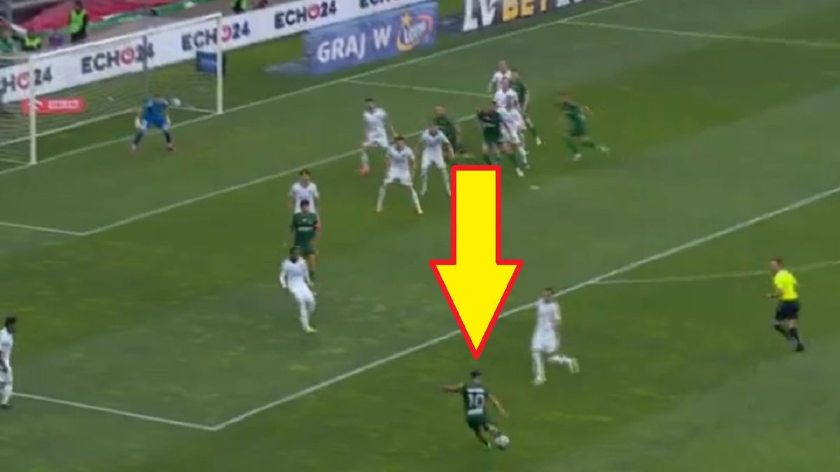 Screen / Canal+Sport / Na zdjęciu: Nahuel Leiva oddał spektakularny strzał w meczu Śląsk - Radomiak