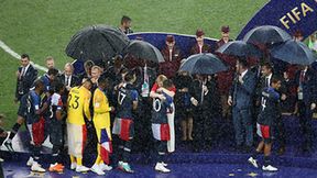 Mundial 2018. Putin pod parasolem, prezydent Chorwacji i Macron musieli moknąć (galeria)