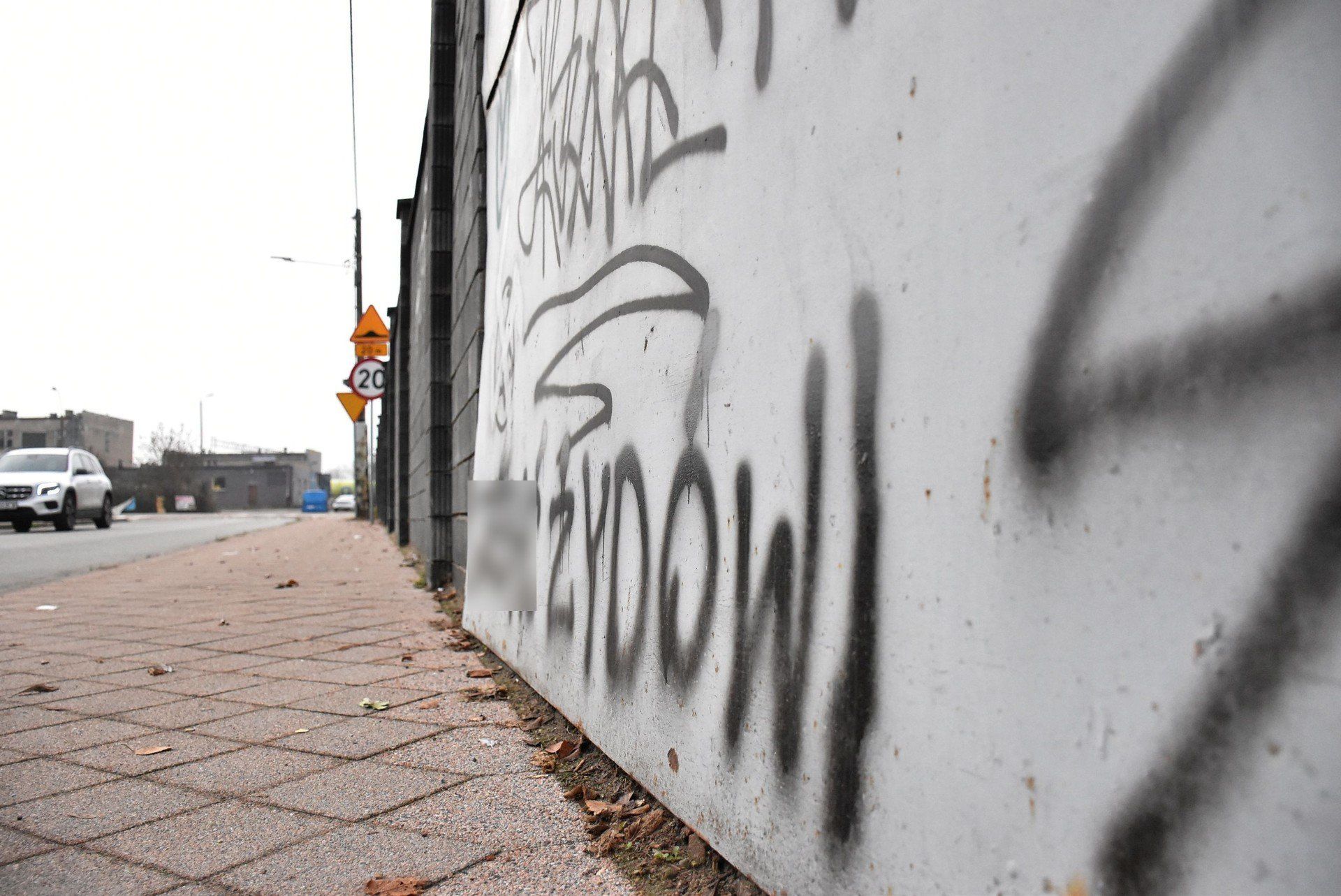 Rasistowskie napisy na ulicy Chopina w Malborku