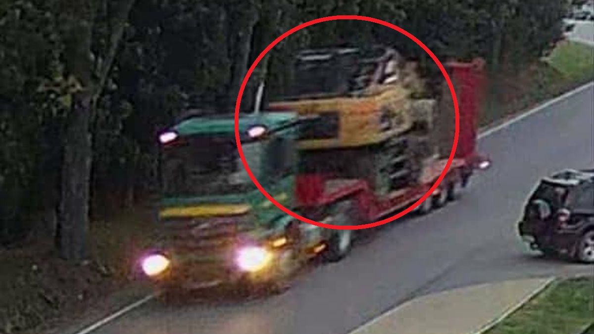 Uchwycono skradzioną koparkę na monitoringu.