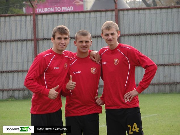 Tomasz Kowalski (po środku) i Karol Tomczyk (po prawej) zostali wystawieni na listę transferową Widzewa Łódź