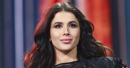 Zwykłe rajstopy to przeżytek. Roxie wsunęła na nogi coś modniejszego