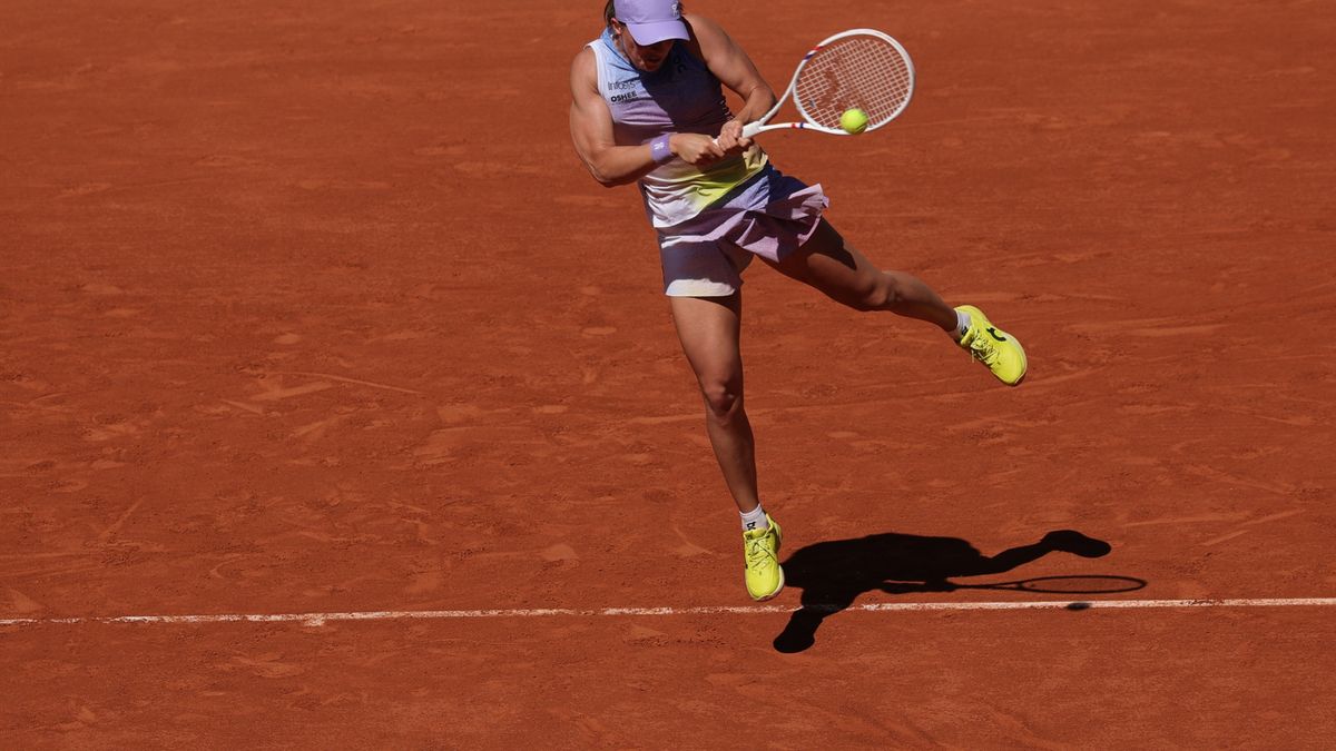 PAP/EPA / Teresa Suarez / Iga Świątek w Roland Garros 2025