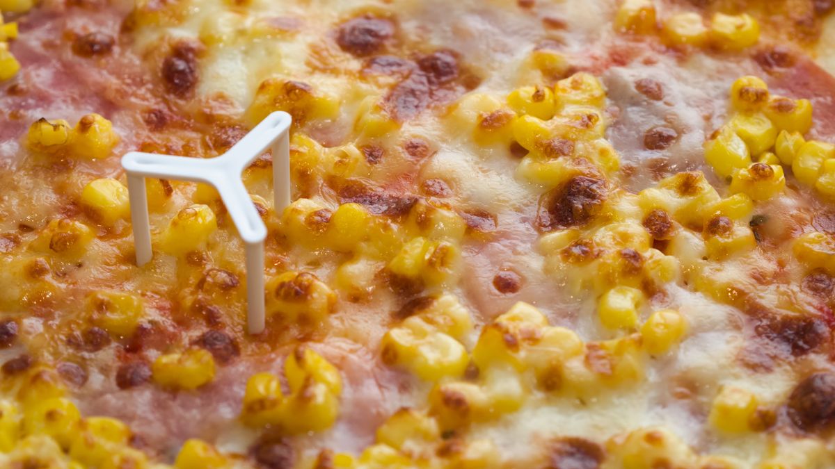 Do czego służy "stoliczek" dodawany do pudełka z pizzą?