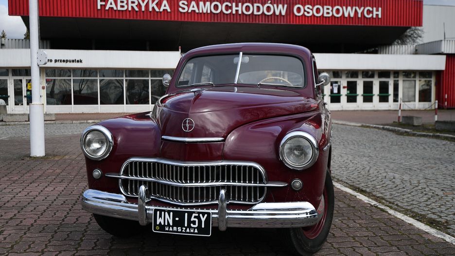 Warszawa, 30.03.2023. Na zdjęciu z 27 bm. samochód FSO Warszawa na terenie dawnej Fabryki Samochodów Osobowych w Warszawie. 50 lat temu, 30 marca 1973 r. zakończono produkcję samochodów Warszawa. (jm) PAP/Marcin Obara ***Zdjęcie do depeszy PAP pt. Robert Brykała: 50 lat temu zakończono produkcję samochodu FSO Warszawa***