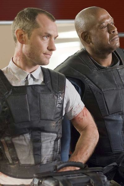 6.  Repo Men - Windykatorzy
