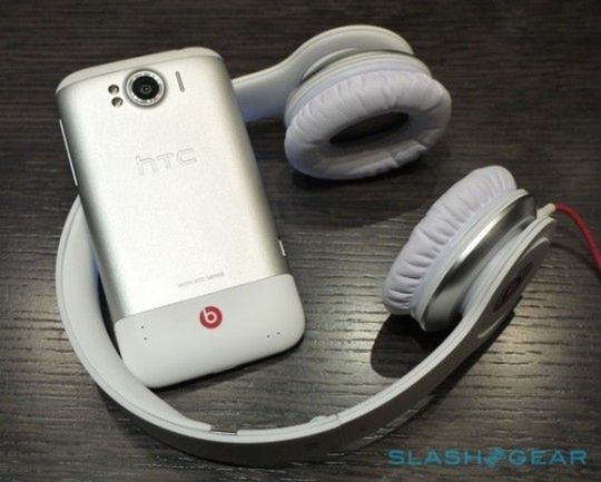 HTC Sensation XL i Solo HD | fot. slashgear.com