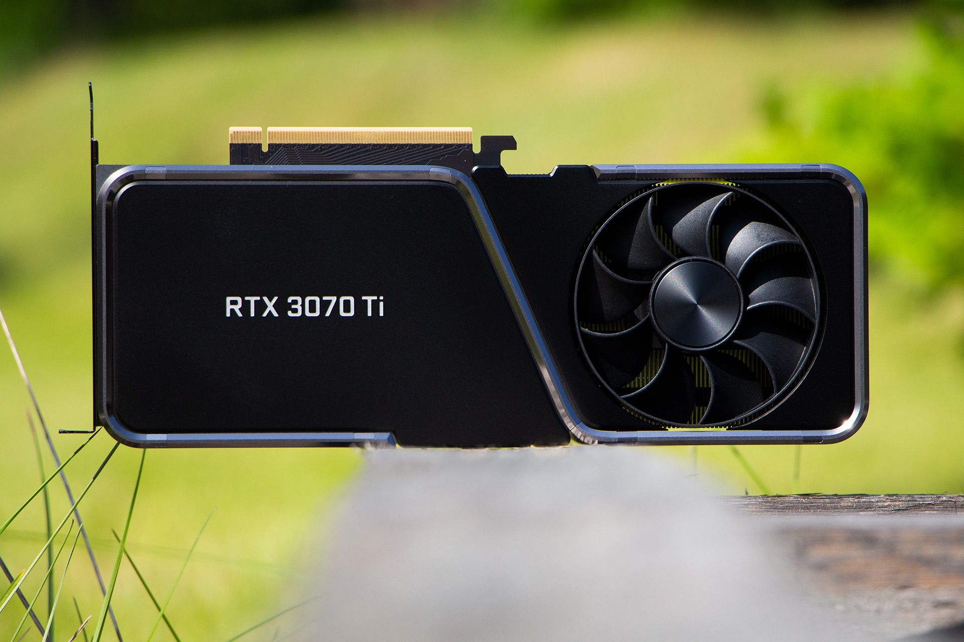 NVIDIA GeForce RTX 3070 Ti FE występuje w naturze