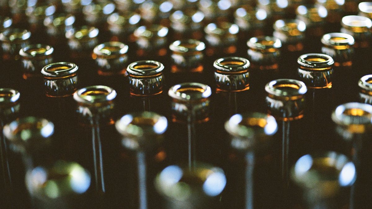 Close-Up Of Bottles
Yuki Shintani / EyeEm
Bottle, Day, Indoors, Beer, No People, Close-Up, Food And Drink Industry, Industry, Large Group Of Objects, Factory, Selective Focus, Horizontal Image