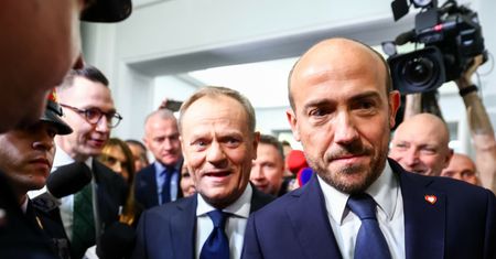 Polacy raczej ufają opozycji, ale nie mają złudzeń co do obietnic
