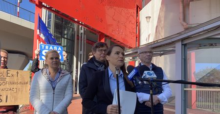 "Pełzający polexit staje się faktem". Posłowie KO z Pomorza atakują
