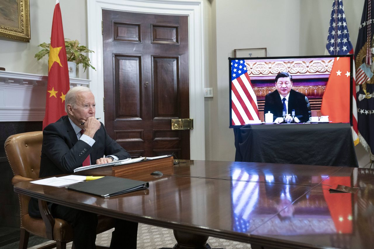 Prezydent USA Joe Biden i prezydent Chin Xi Jinping podczas wirtualnego spotkania, 15.11.2021 r.