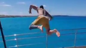 Zlatam Ibrahimović szaleje na wakacjach. Co za skok! [WIDEO]