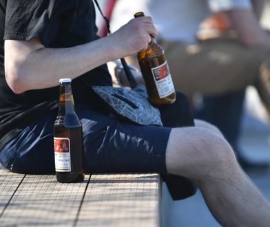 Warszawa: pierwszy dzień legalnego picia alkoholu nad Wisłą. Tony śmieci