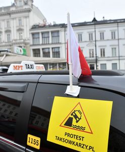 Warszawa. Protest taksówkarzy. Blokada centrum miasta