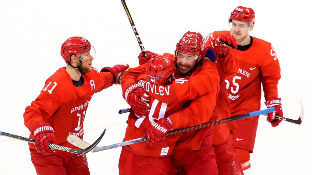 Zdjęcie okładkowe artykułu: Getty Images / Bruce Bennett / Na zdjęciu: hokeiści z Rosji cieszą się z bramki