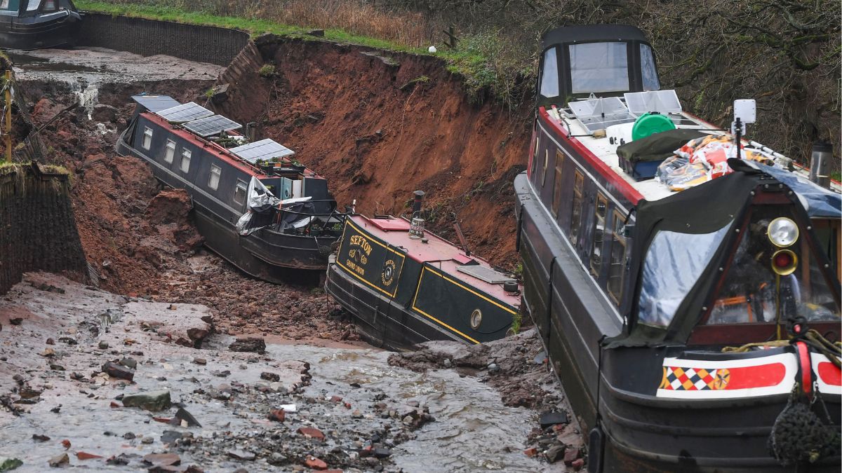 Barki uziemione w kanale.