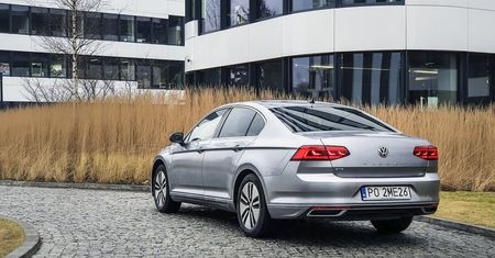 "Klasyczne" auta coraz mniej popularne. SUV domyślnym wyborem
