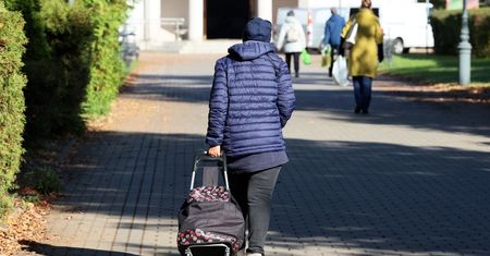 Coraz więcej groszowych emerytur. Problem dla ponad 400 tys. seniorów