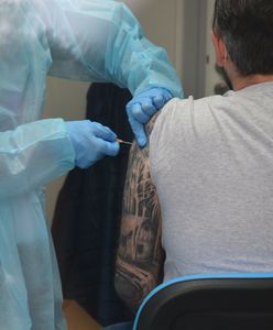 Odstaw alkohol po szczepieniu na COVID-19. Ekspertka mówi na jak długo