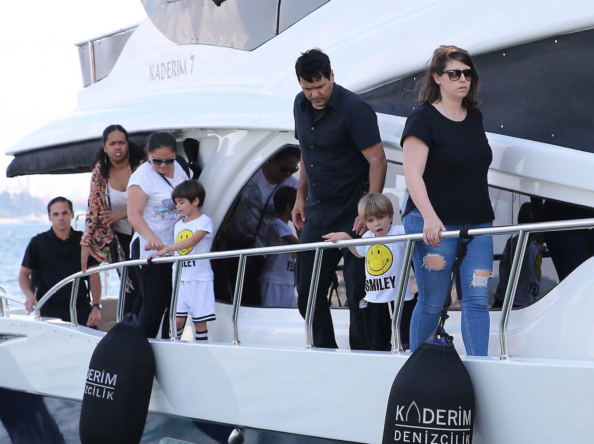 Shakira z dziećmi przypłynęła do Istambułu jachtem na koncert