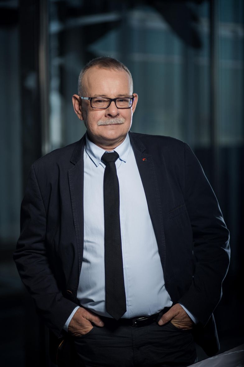 Interes na kablu. Jak Polak dostarczył internet do milionów domów na całym świecie