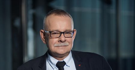 Interes na kablu. Jak Polak dostarczył internet do milionów domów na całym świecie