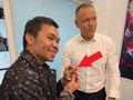 Nagranie obiegło sieć. Spójrz, co Nawrocki podarował legendzie