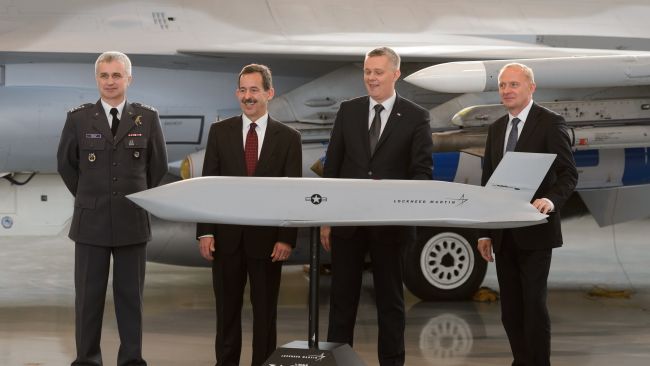 W środku Stephen Mull i Tomasz Siemoniak