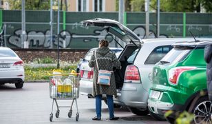 Kamery na parkingu przed Biedronką. Złamanie zasad kosztuje krocie