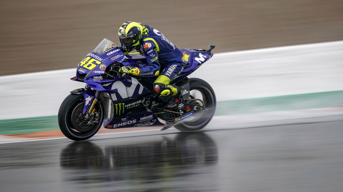 Zdjęcie okładkowe artykułu: Materiały prasowe / Yamaha / Na zdjęciu: Valentino Rossi na torze w Walencji