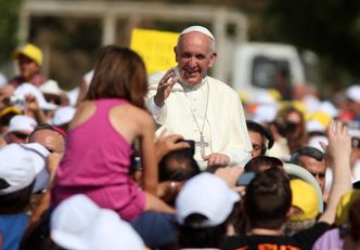 Papież Franciszek łamie zasady bezpieczeństwa