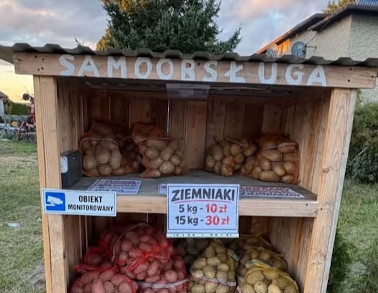 Nietypowy pomysł rolnika z Rybnika. Postawił budkę samoobsługową