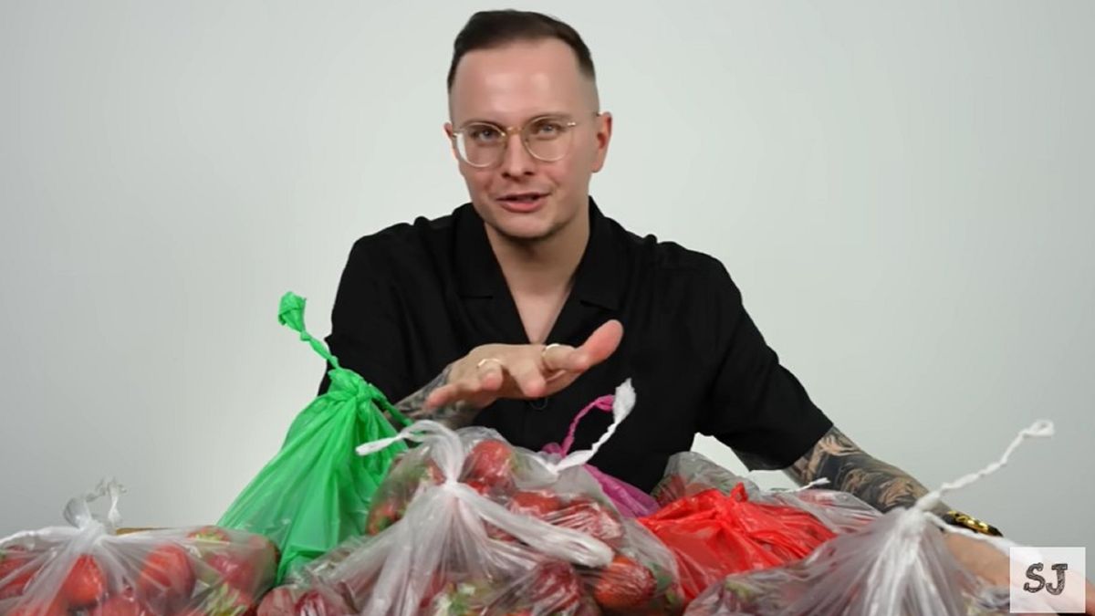 Dymitr Błaszczyk zrobił test wagi truskawek.