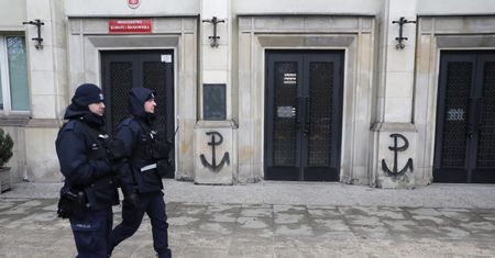 Bąkiewicz zdewastował budynek ministerstwa. Mamy odpowiedź resortu