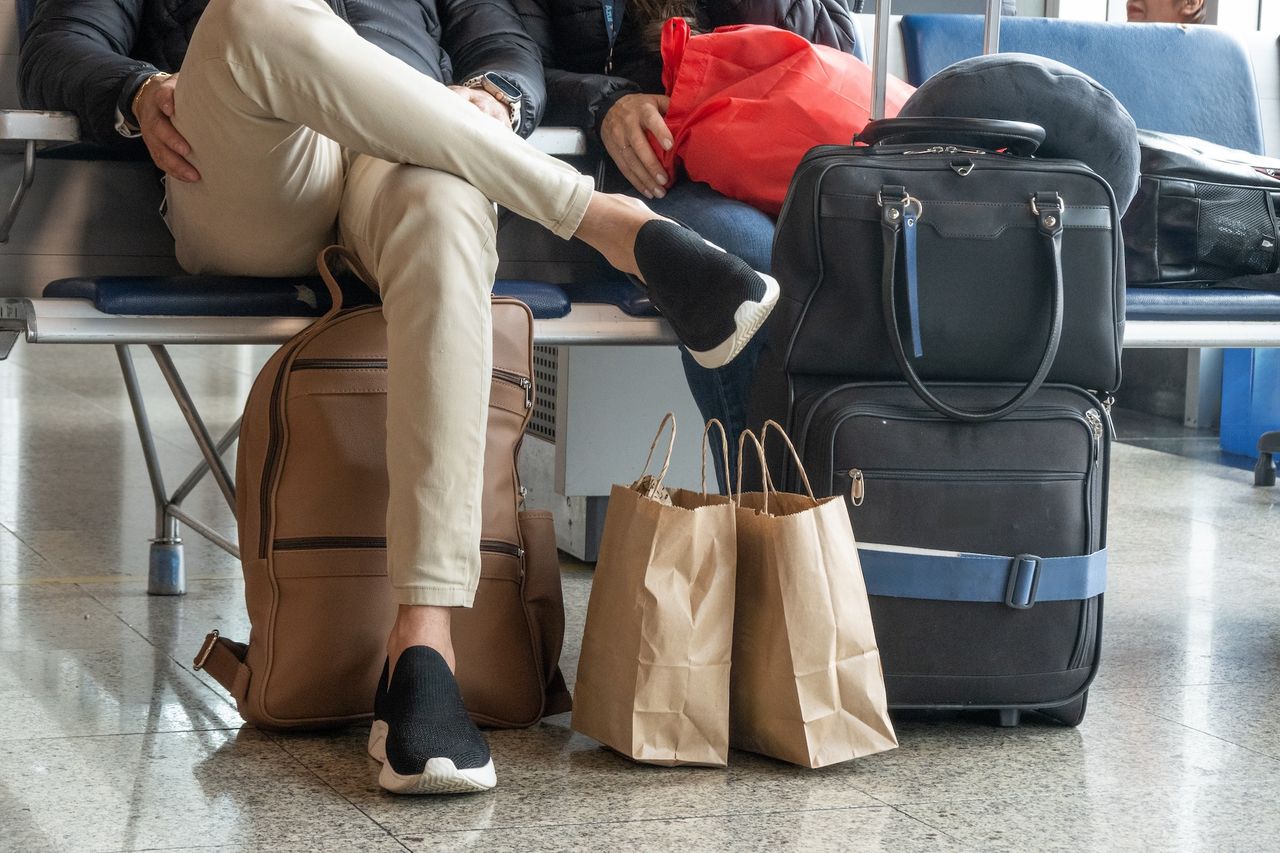 Lepiej nie pakuj tych rzeczy do bagażu podręcznego. Eksperci wyjaśniają dlaczego