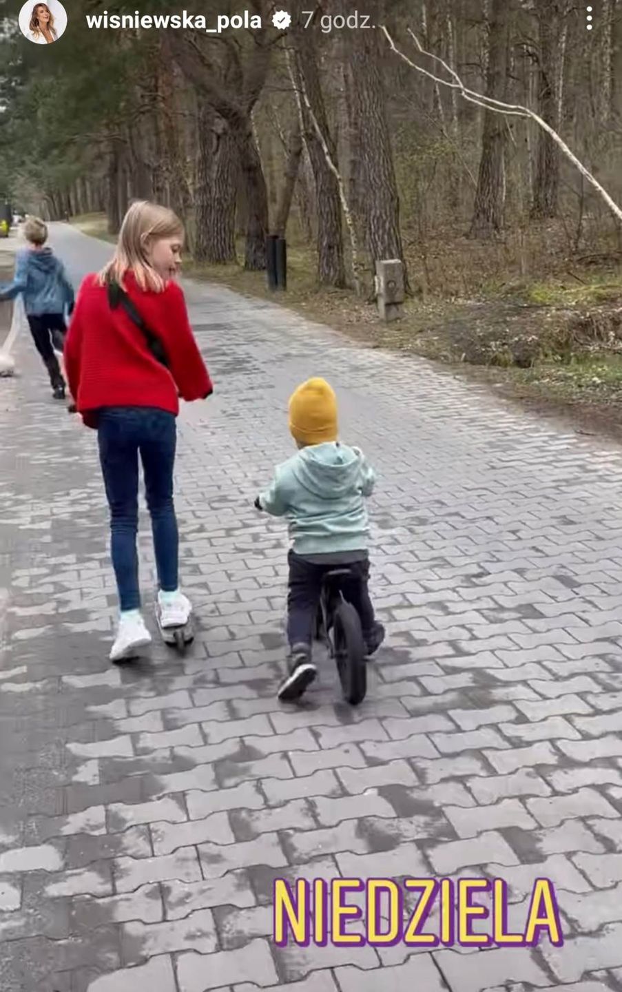 Pola Wiśniewska na spacerze