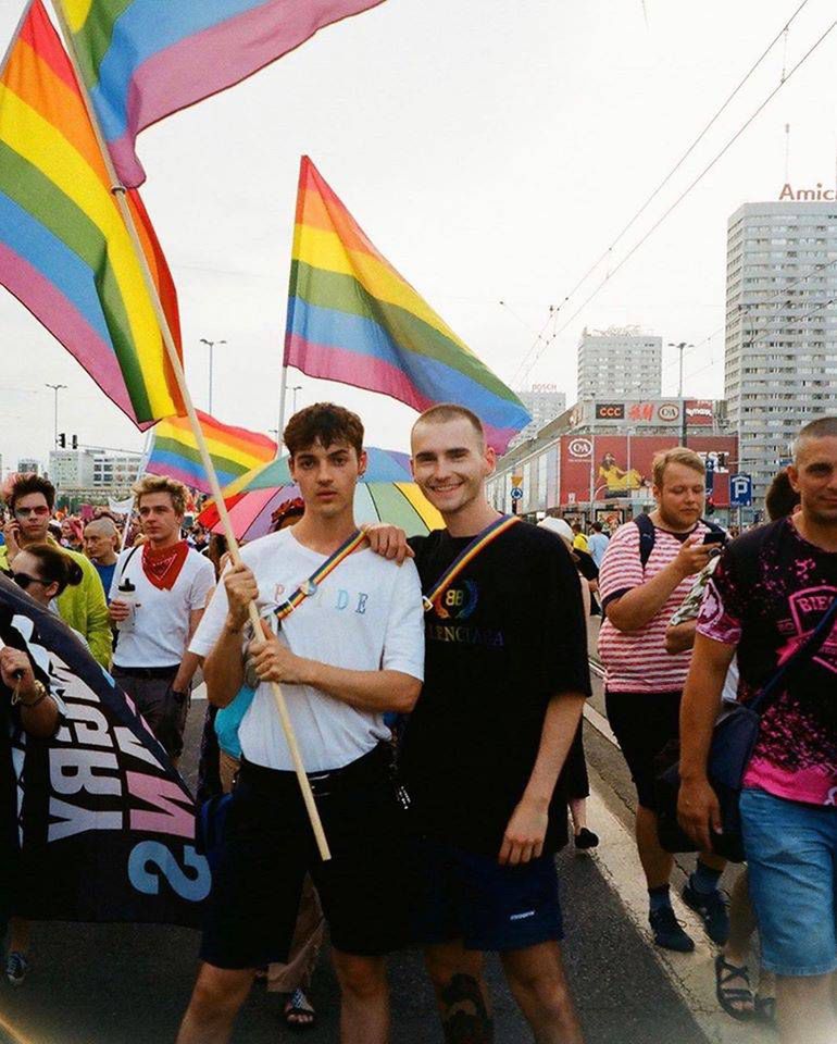 Radek Pestka protestuje przeciw dyskryminacji LGBT