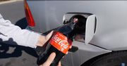 Cola zamiast benzyny. "Naukowy" eksperyment na wideo