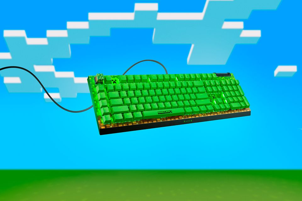 Razer BlackWidow V4 X – Minecraft Edition