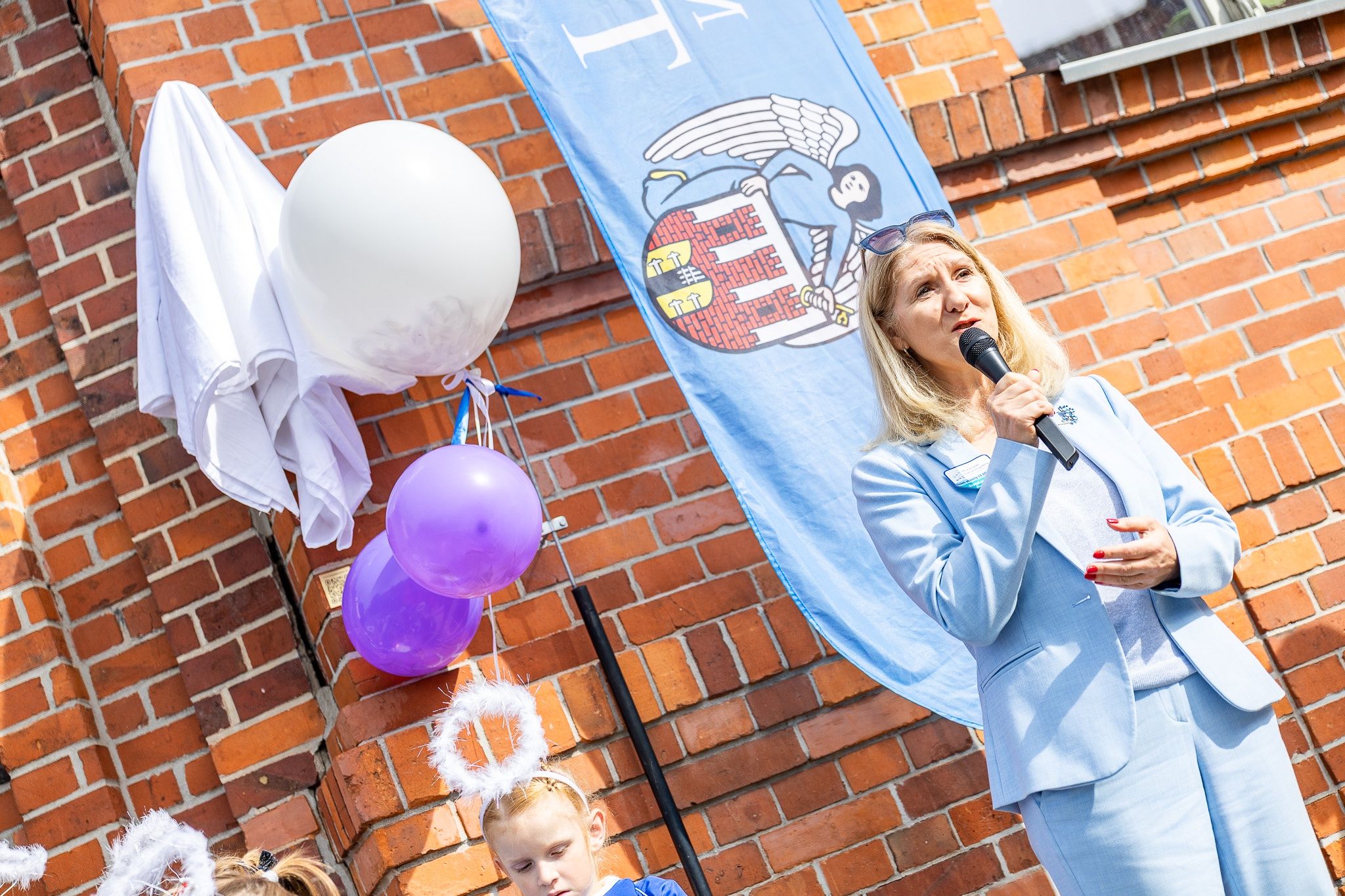 11 września odsłonięto dwa toruńskie aniołki: Wandę i Ludwika