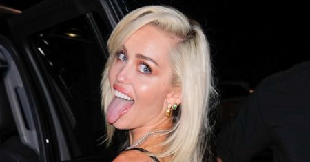 Miley Cyrus poszła na całego i DRASTYCZNIE zmieniła fryzurę. Fani w szoku: "Myślałem, że to zdjęcia z 2009 roku" (FOTO)