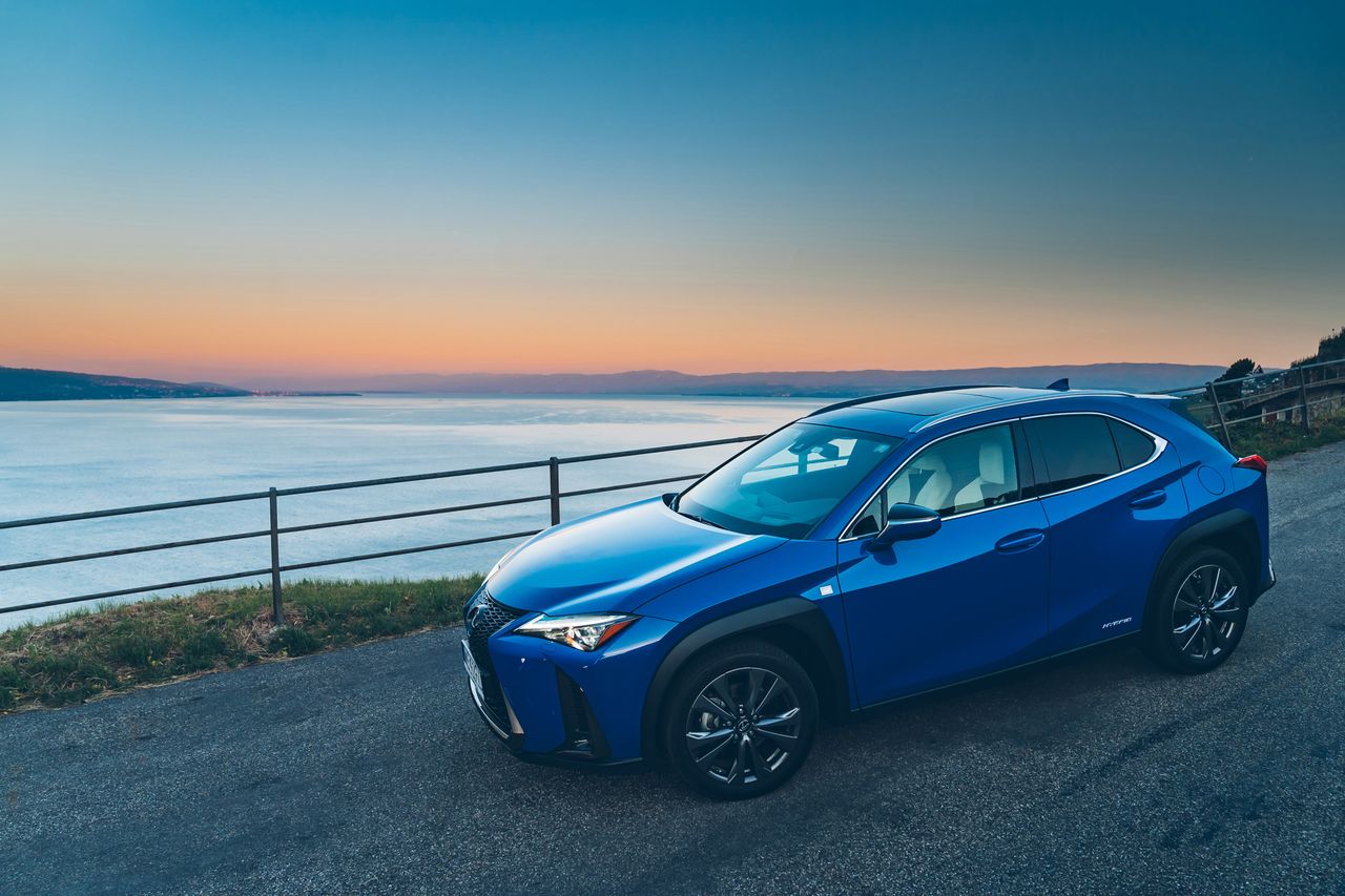 Lexus UX nad Jeziorem Genewskim